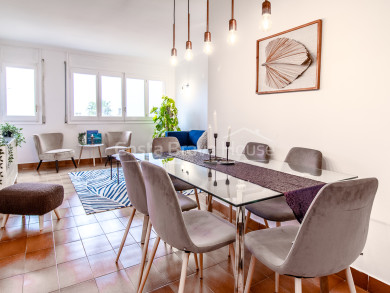 Apartamento reformado con licencia turística y garaje en venta en el centro de Begur