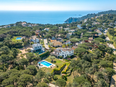 Propriété exclusive à vendre à Calella de Palafrugell avec grand terrain et piscine privée