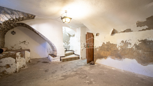Casa para reformar con jardín en venta en Gualta