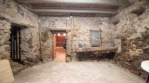 House to renovate with garden for sale in Gualta