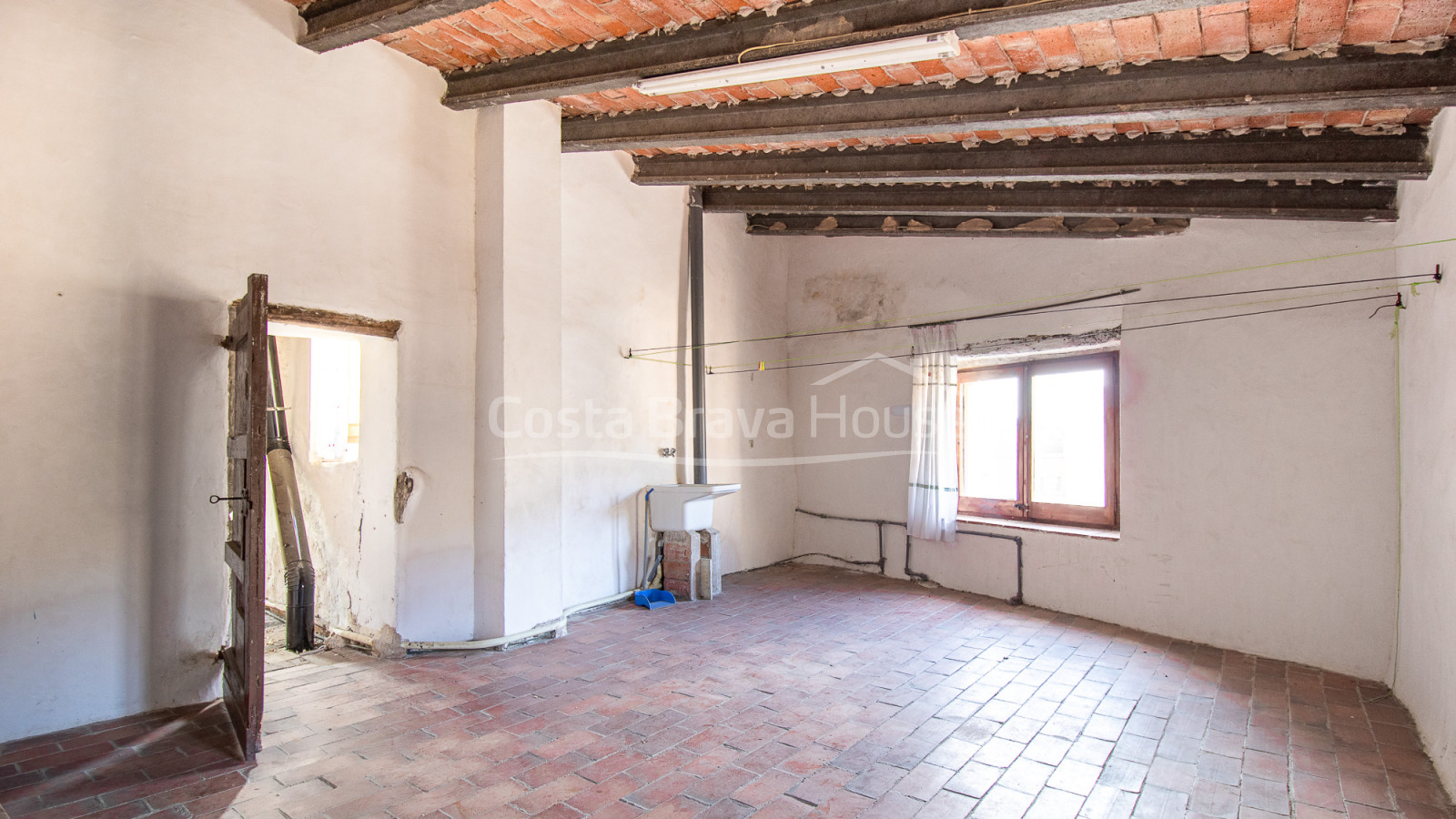 Te renoveren huis met tuin te koop in Gualta
