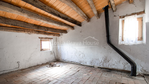 Casa para reformar con jardín en venta en Gualta