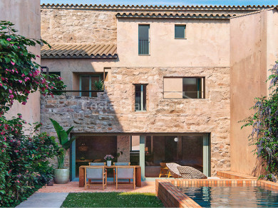 Casa de pueblo en venta para reformar, con jardín y proyecto en el centro histórico de Gualta, Baix Empordà