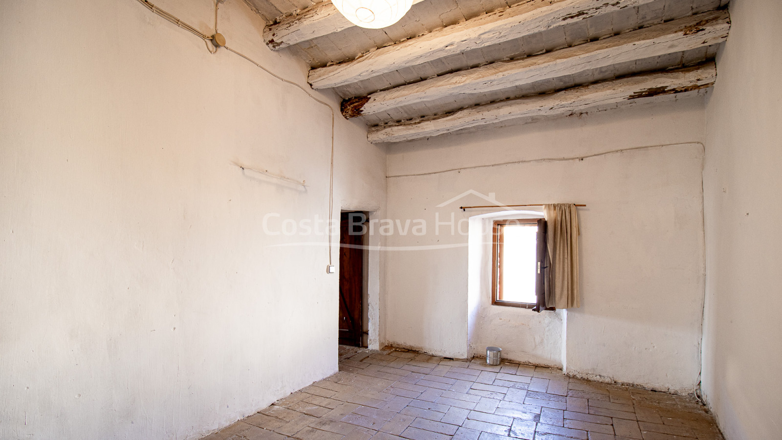 Te renoveren huis met tuin te koop in Gualta
