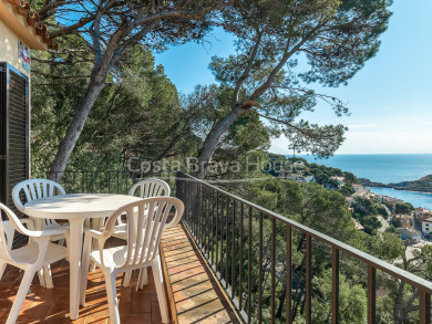 Maison individuelle avec vue sur mer à vendre à Sa Tuna, Begur, avec deux logements indépendants