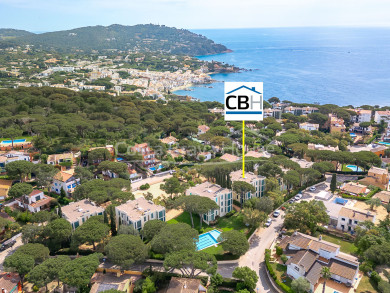 Apartment with tourist license, terrace and pool for sale in Golfet area, Calella de Palafrugell