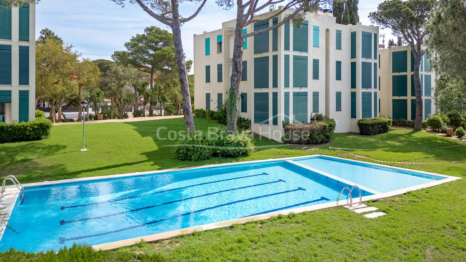 Apartamento en Golfet Calella con terraza y piscina
