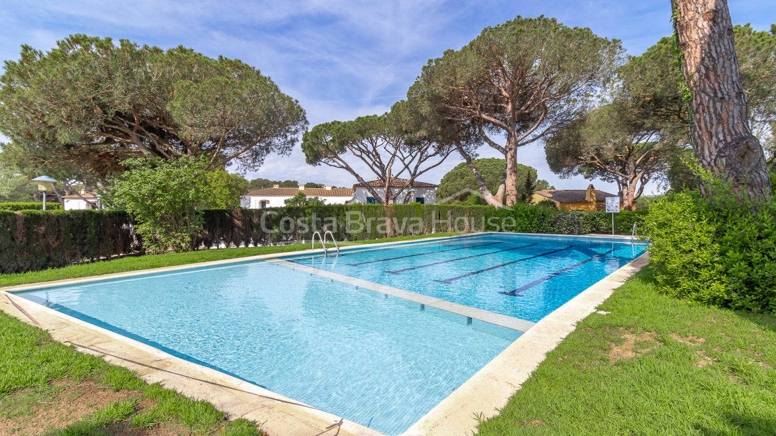Apartamento en Golfet Calella con terraza y piscina