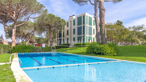 Apartamento en Golfet Calella con terraza y piscina