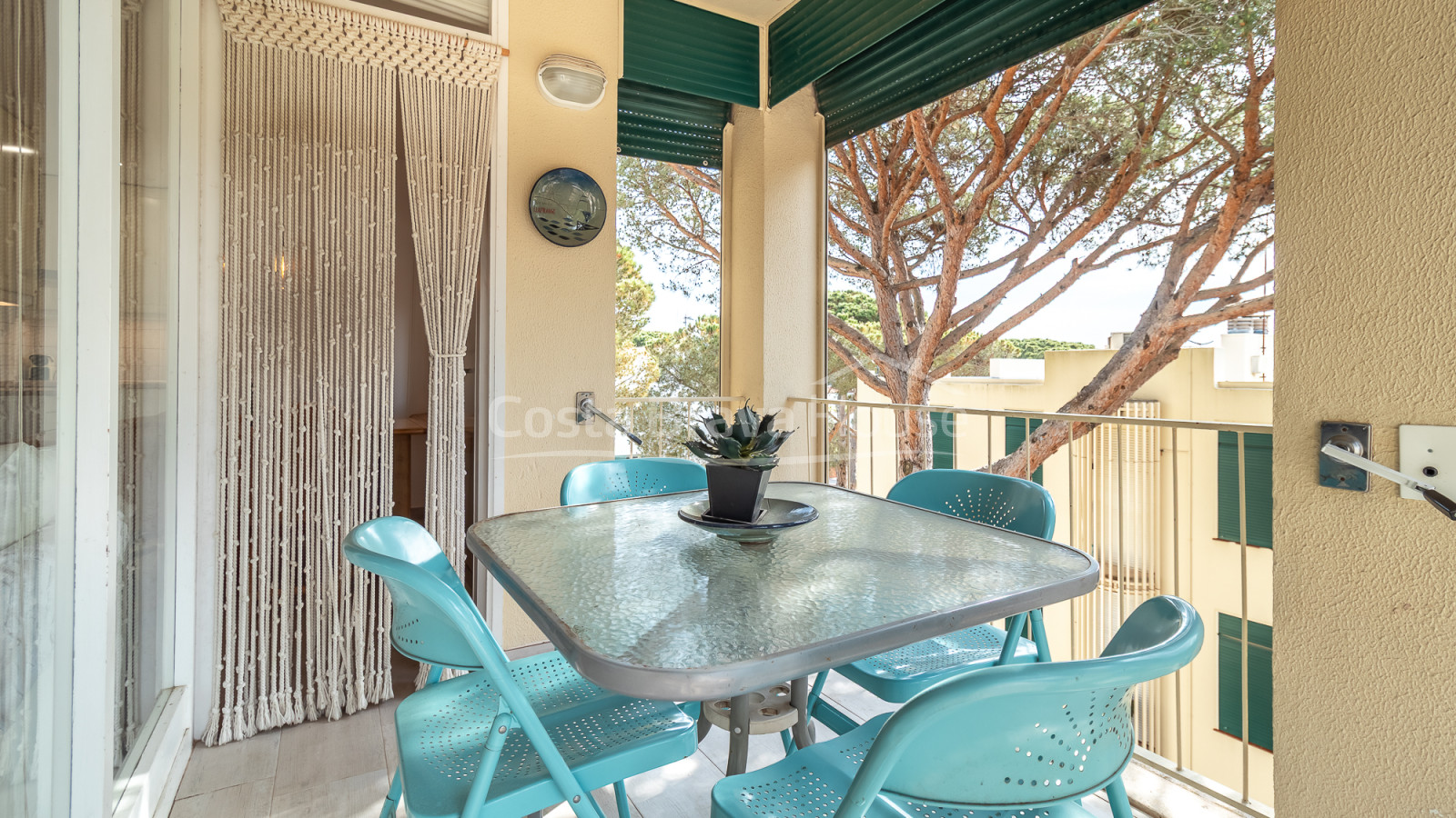 Apartamento en Golfet Calella con terraza y piscina