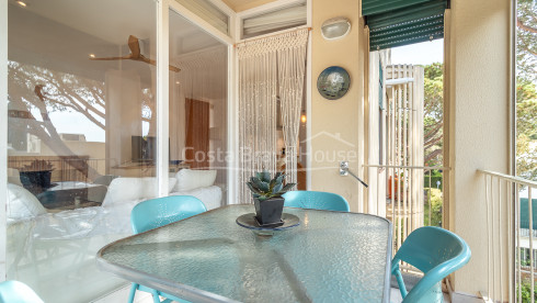 Apartamento en Golfet Calella con terraza y piscina