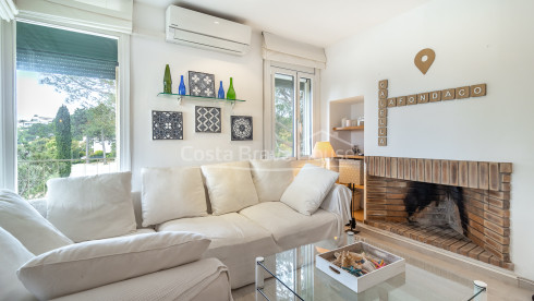 Apartamento en Golfet Calella con terraza y piscina