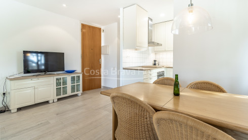 Apartamento en Golfet Calella con terraza y piscina