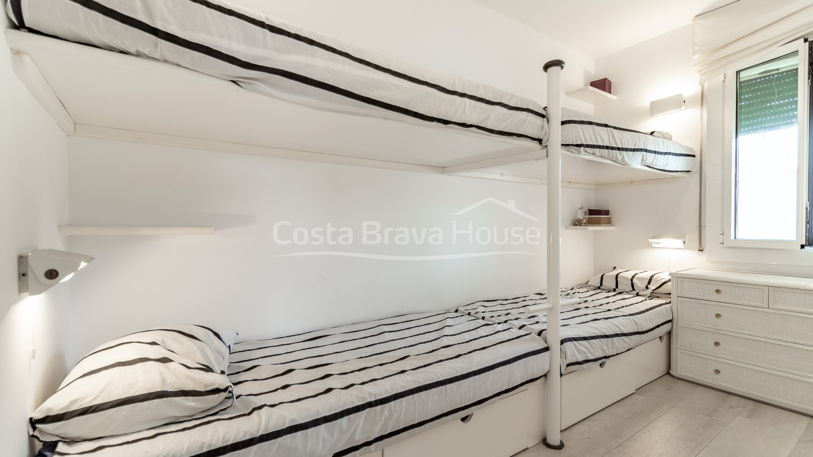 Apartamento en Golfet Calella con terraza y piscina