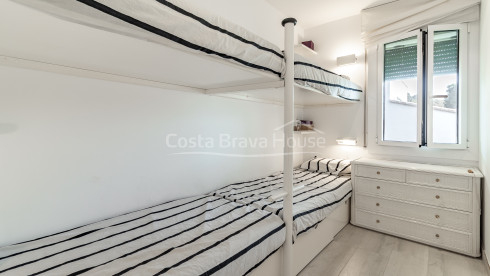 Apartamento en Golfet Calella con terraza y piscina