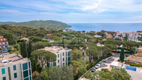 Apartamento en Golfet Calella con terraza y piscina