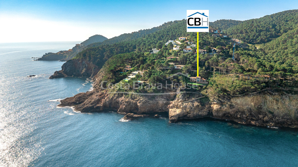 Villa en venta en Sa Riera con vistas al mar