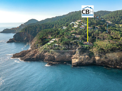 Villa méditerranéenne à vendre avec vue sur la mer en première ligne à Sa Riera, Begur
