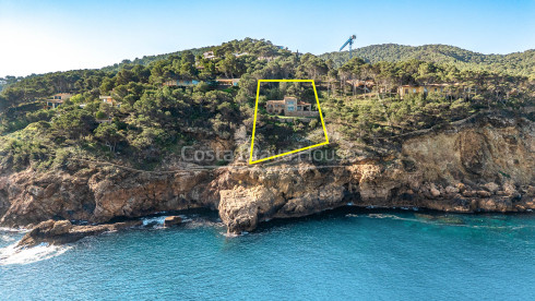 Villa en venta en Sa Riera con vistas al mar
