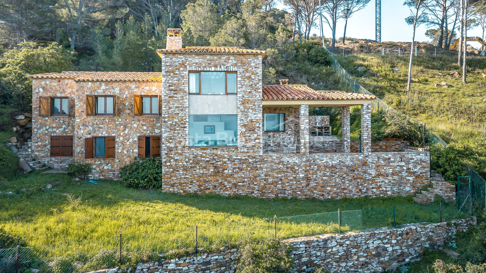 Villa en venta en Sa Riera con vistas al mar