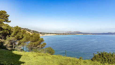 Villa en venta en Sa Riera con vistas al mar