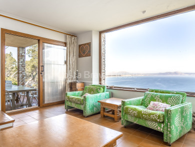 Villa mediterránea en venta con vistas al mar en primera línea en Sa Riera, Begur