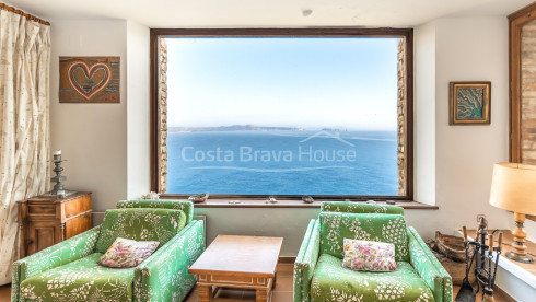 Villa à vendre à Sa Riera avec vue sur la mer