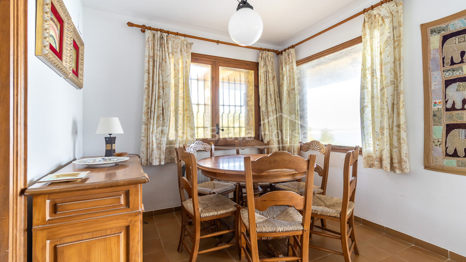 Villa en venta en Sa Riera con vistas al mar