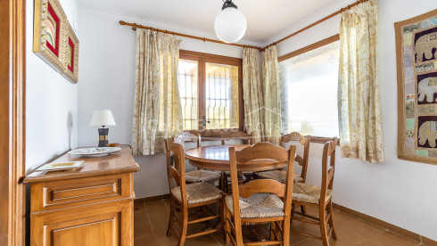Villa en venta en Sa Riera con vistas al mar