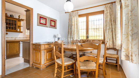 Villa en venta en Sa Riera con vistas al mar
