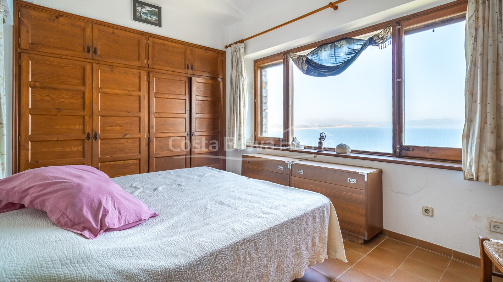 Villa en venta en Sa Riera con vistas al mar