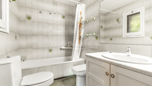 Villa en venta en Sa Riera con vistas al mar