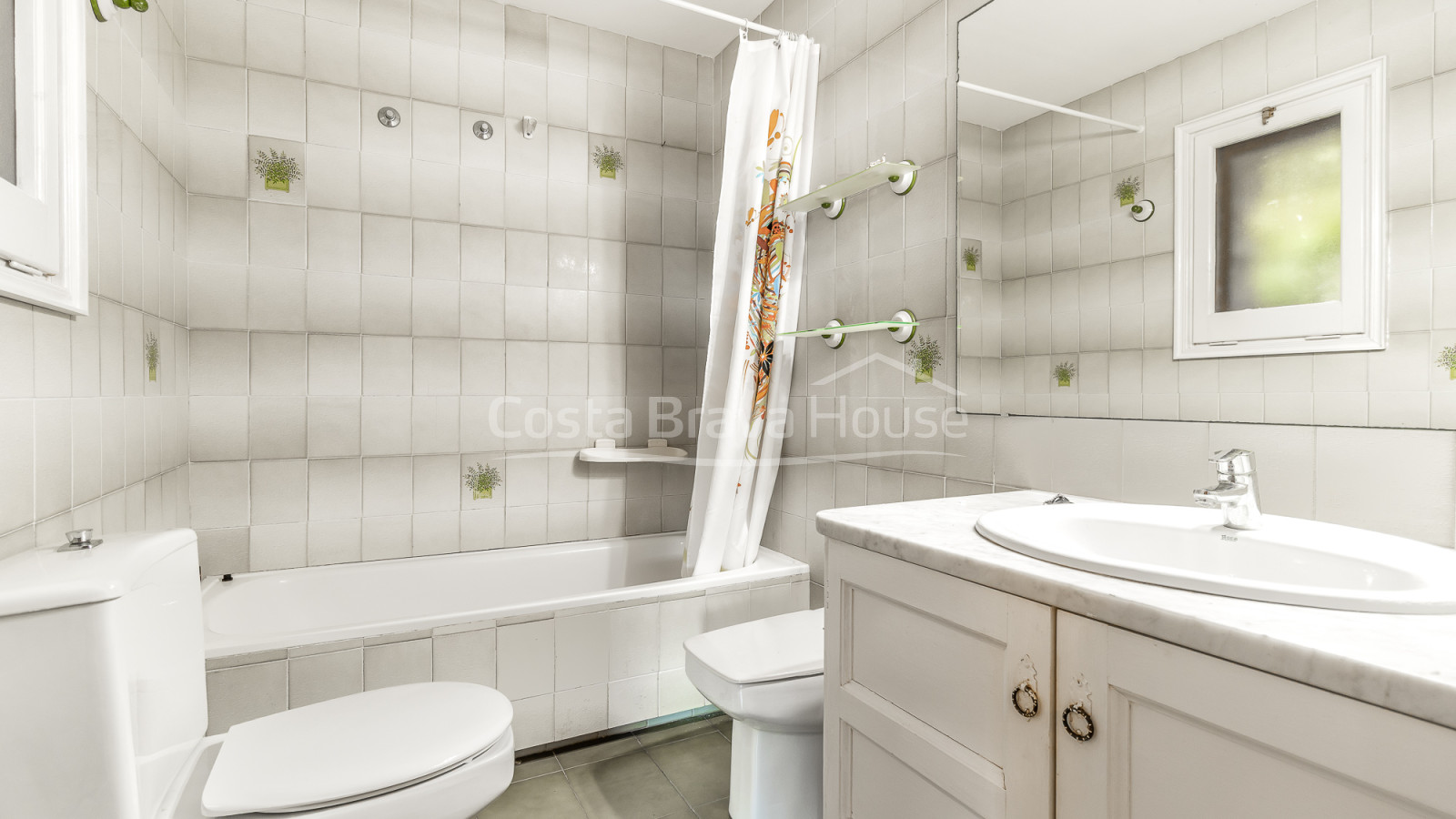 Villa for sale in Sa Riera with sea views