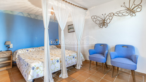 Villa en venta en Sa Riera con vistas al mar