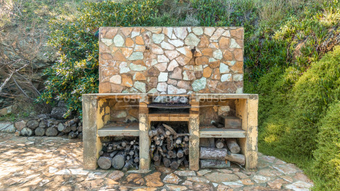 Villa en venta en Sa Riera con vistas al mar