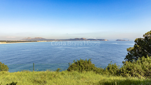 Villa en venta en Sa Riera con vistas al mar