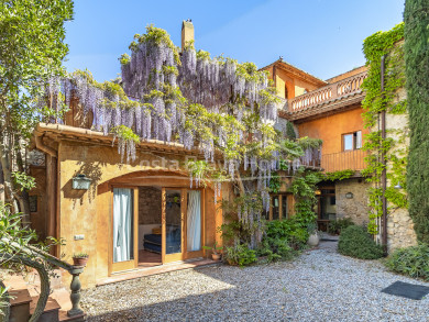 Casa de pedra rehabilitada amb encant en venda al centre històric d’Ullà, Baix Empordà