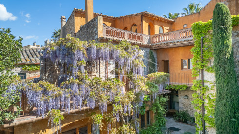Maison rustique en pierre à Ullà