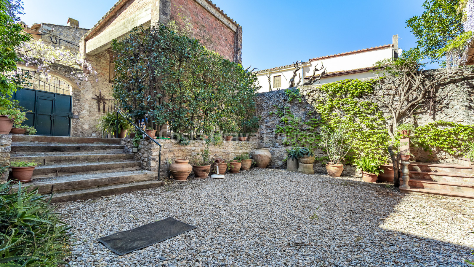Casa rústica de pedra a Ullà