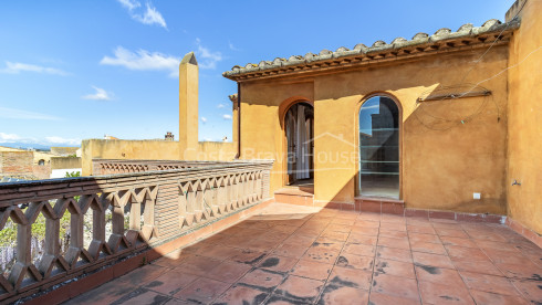 Maison rustique en pierre à Ullà