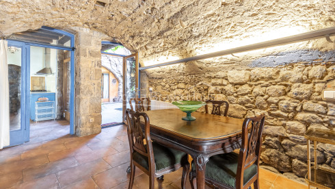 Casa rústica de pedra a Ullà