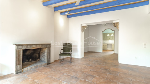 Maison rustique en pierre à Ullà