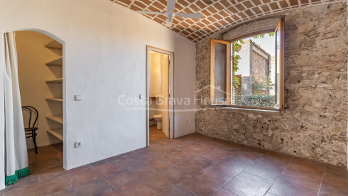 Casa rústica de pedra a Ullà