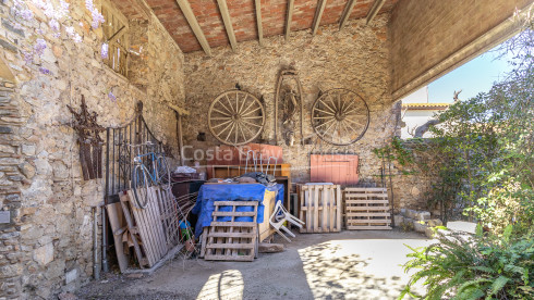 Casa rústica de pedra a Ullà