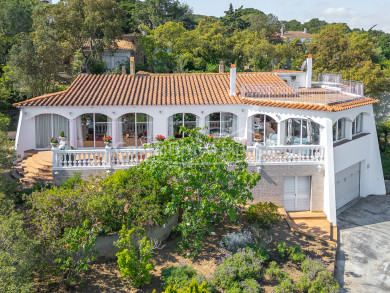 Casa en venta en Pals con jardín, vistas despejadas y total privacidad en Mas Tomasi