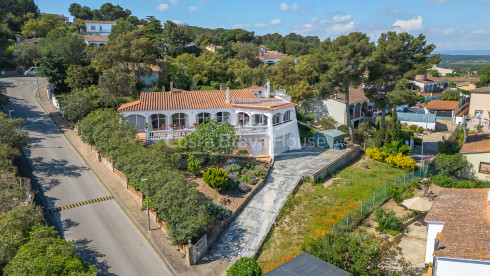 Casa en Pals con jardín y privacidad