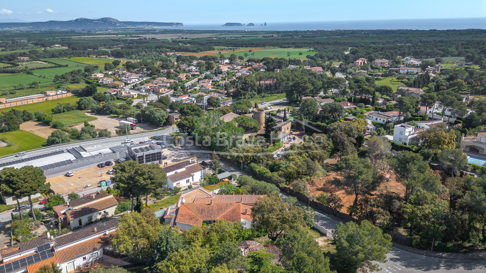 Casa a Pals amb jardí i privadesa