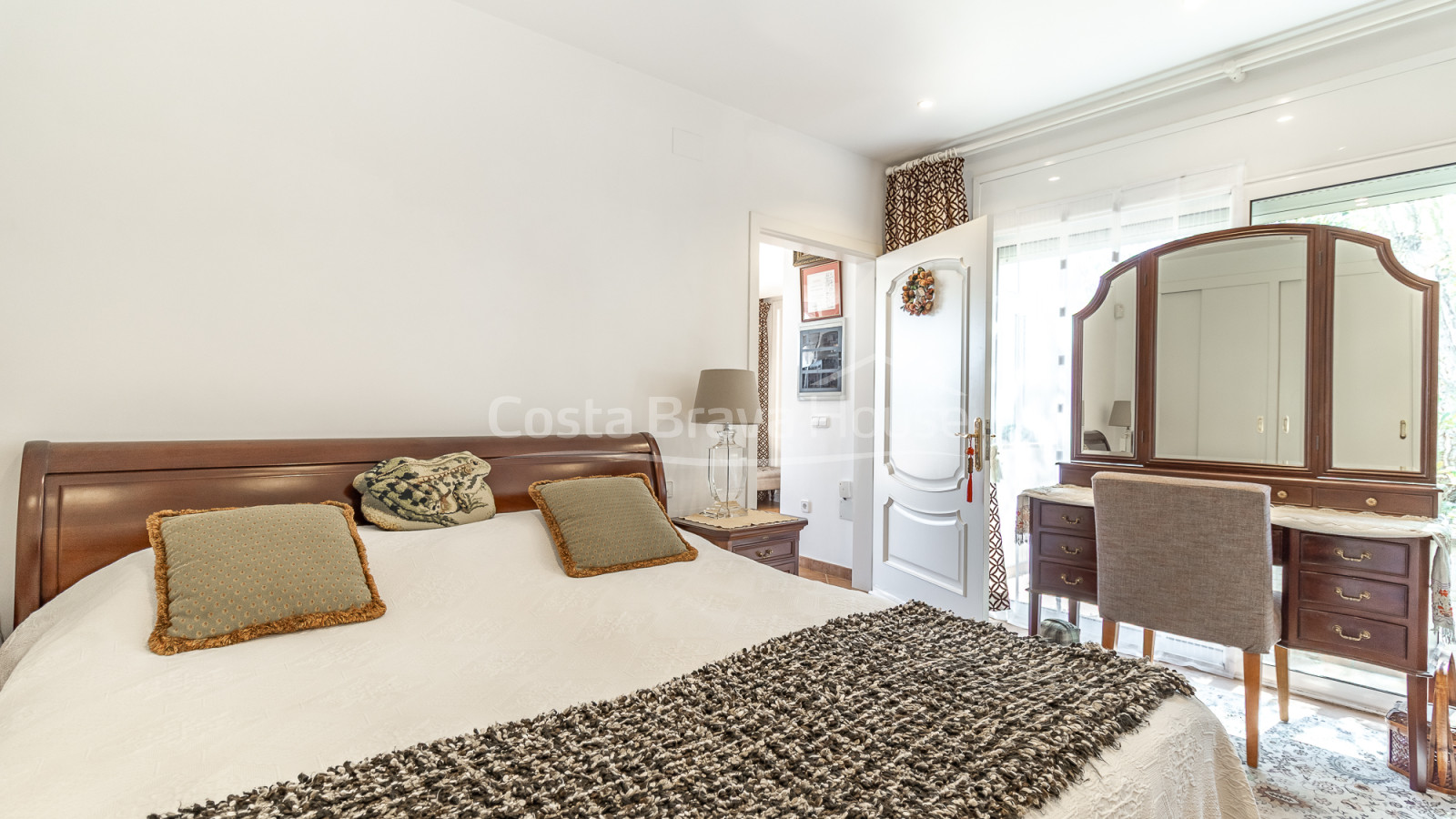 House in Pals with garden and privacy
