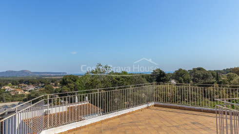 House in Pals with garden and privacy
