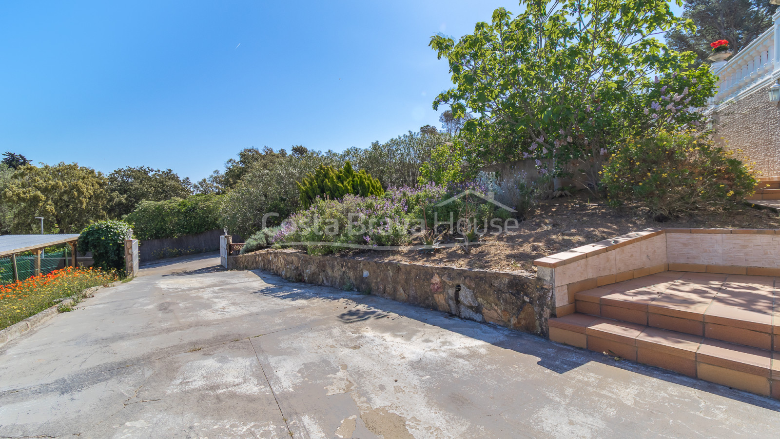 House in Pals with garden and privacy